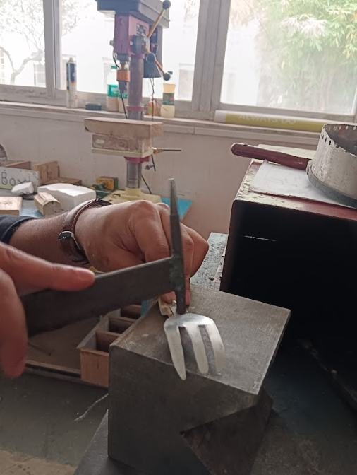 Aligning a fork head on a block